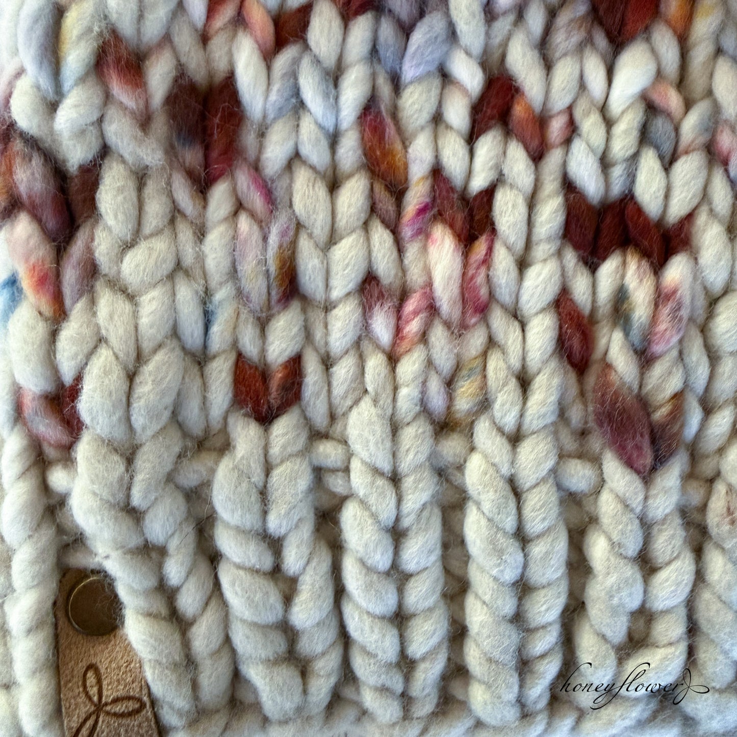 Sunrise beanie | garnet red and oatmeal