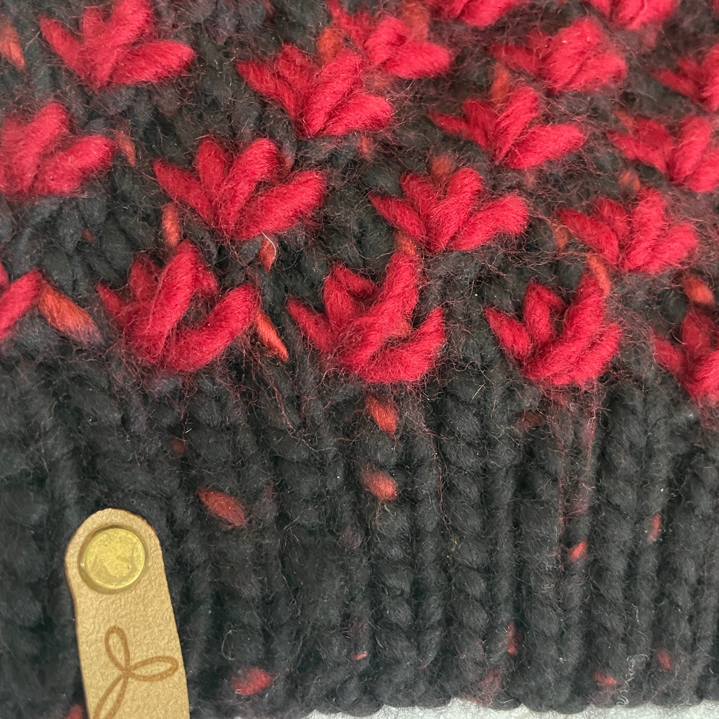 Lotus Flower beanie | black and crimson